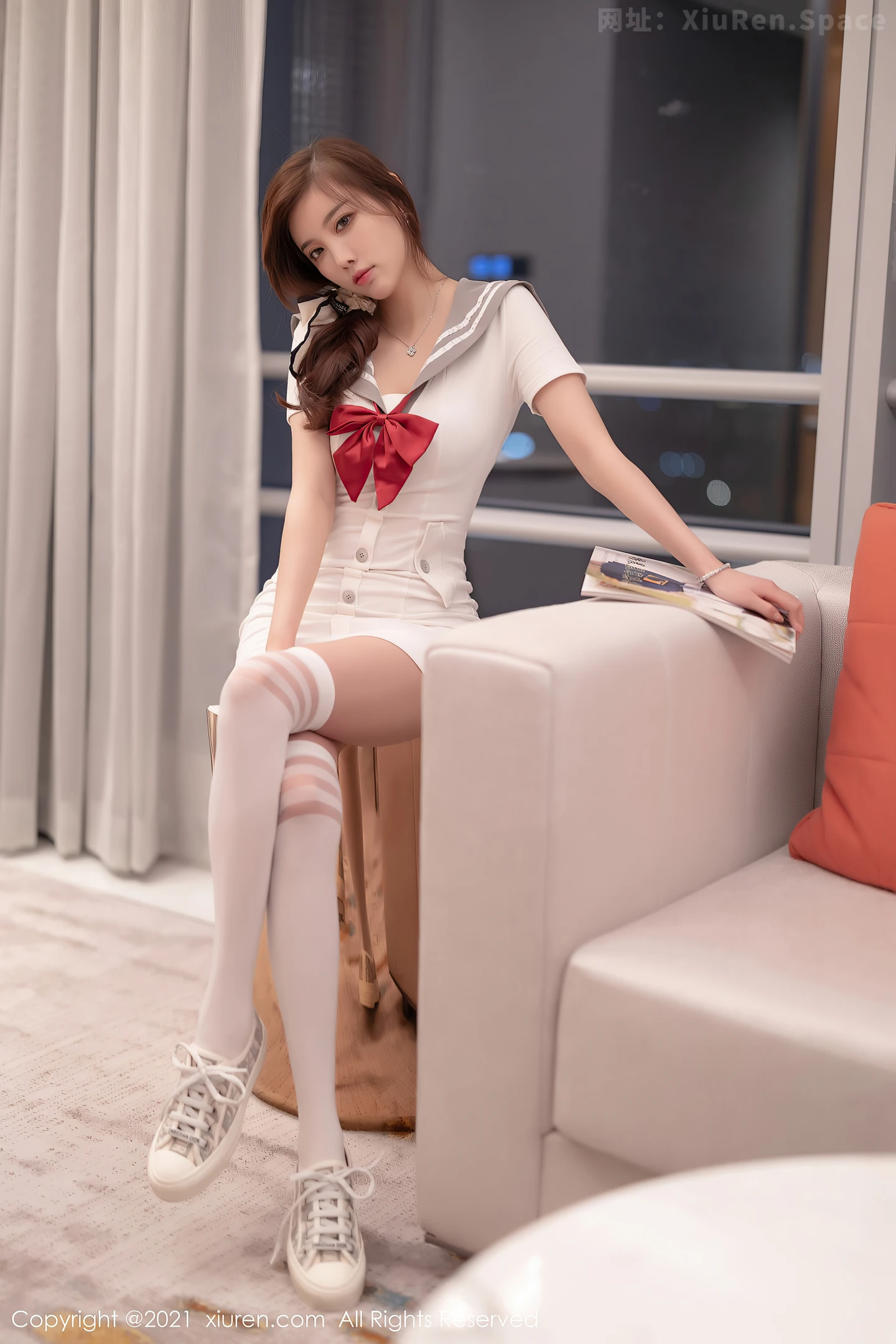 图片[3]-[XiuRen秀人网]VOL.3844 女神杨晨晨Yome私房清纯制服配白丝袜半脱露完美身材诱惑写真70P-秀人网官方网站
